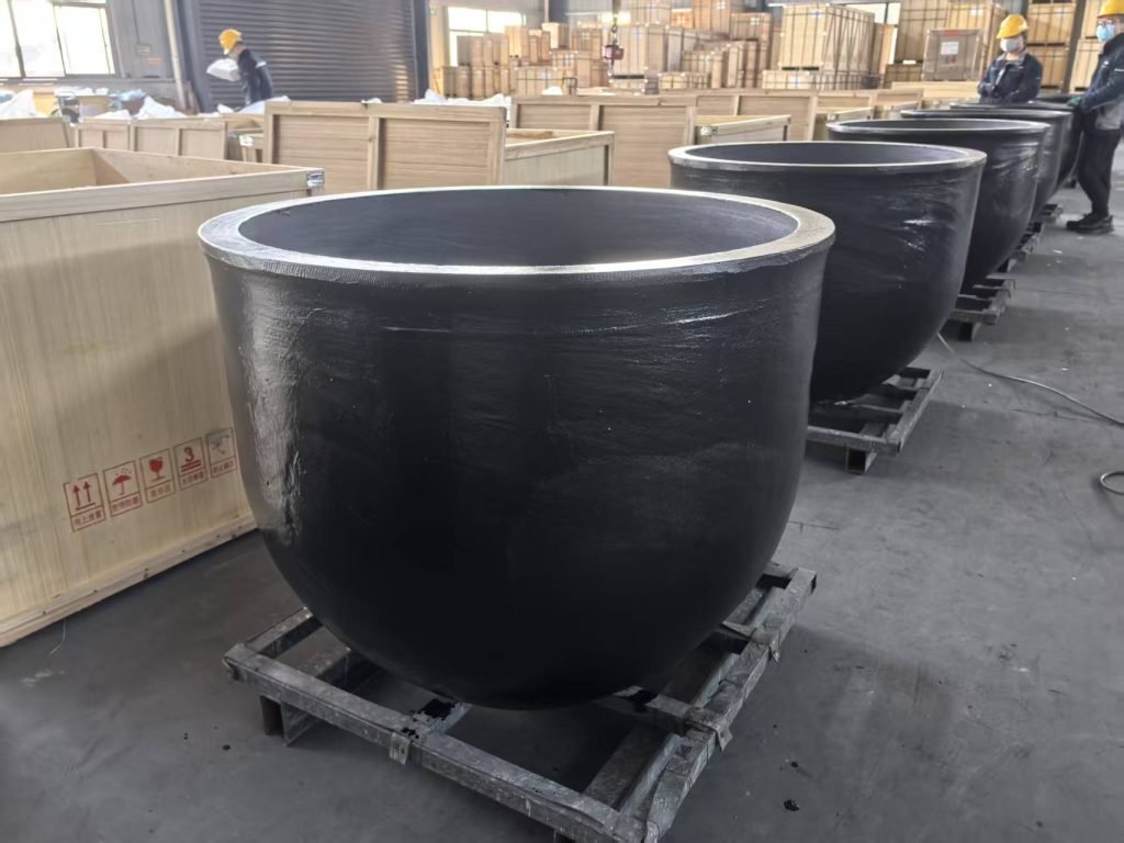 Industrial graphite crucibles on pallets in a factory, ready for shipment. Advanced guide of comparation between 3 type of crucibles