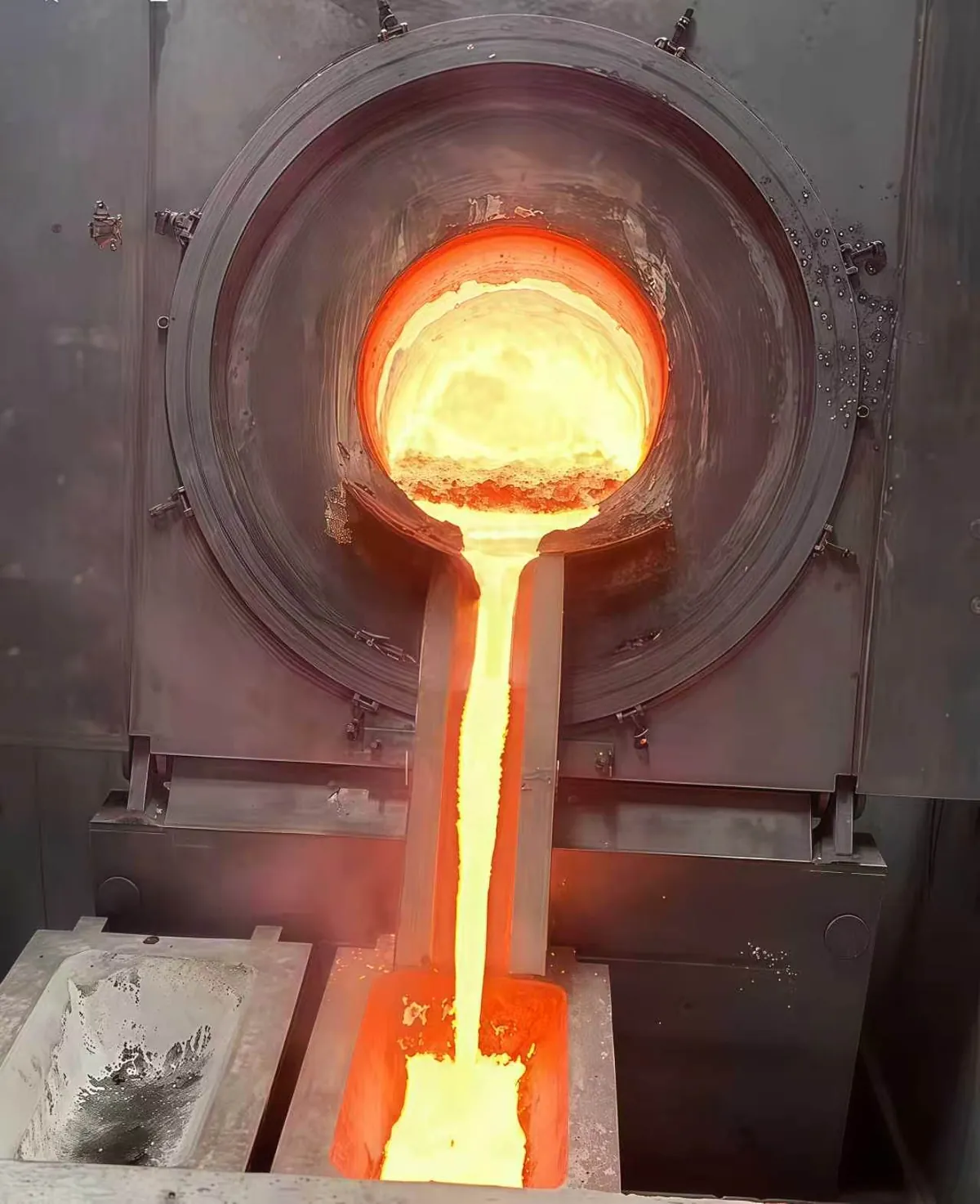 Aluminum melting and pouring in silicon carbide crucible