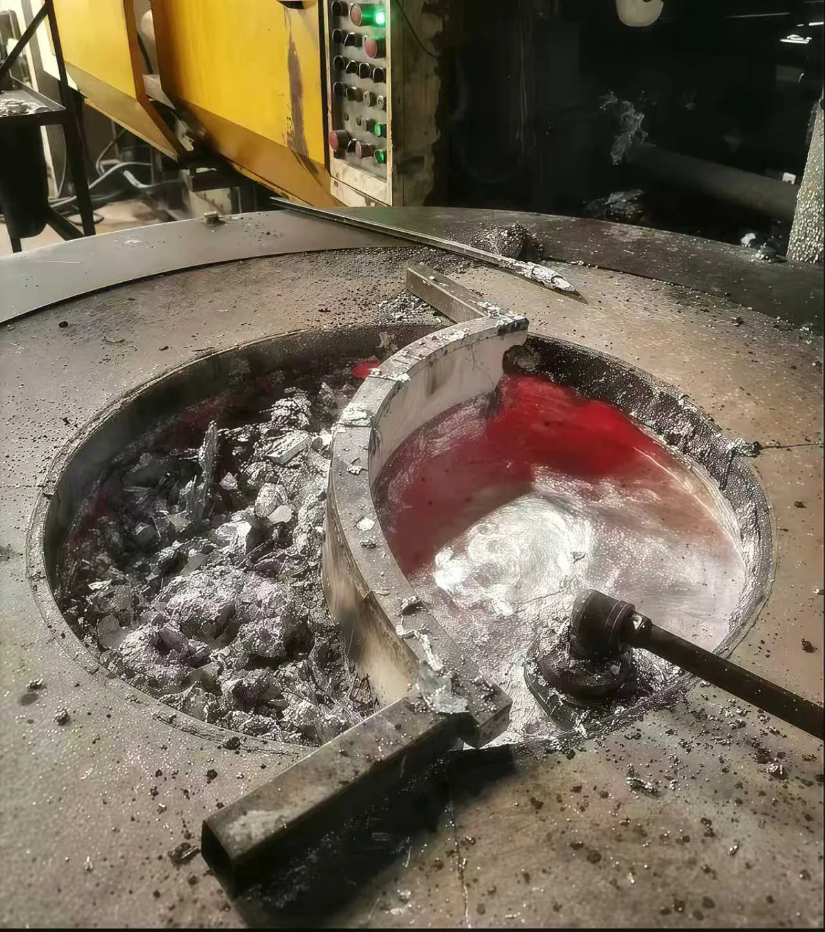 Induction furnace melting metal with silicon carbide crucible