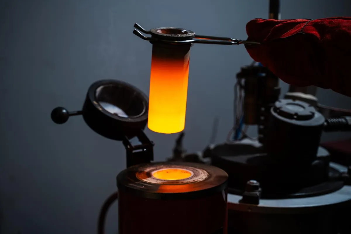 Silicon carbide crucible for precious metal melting