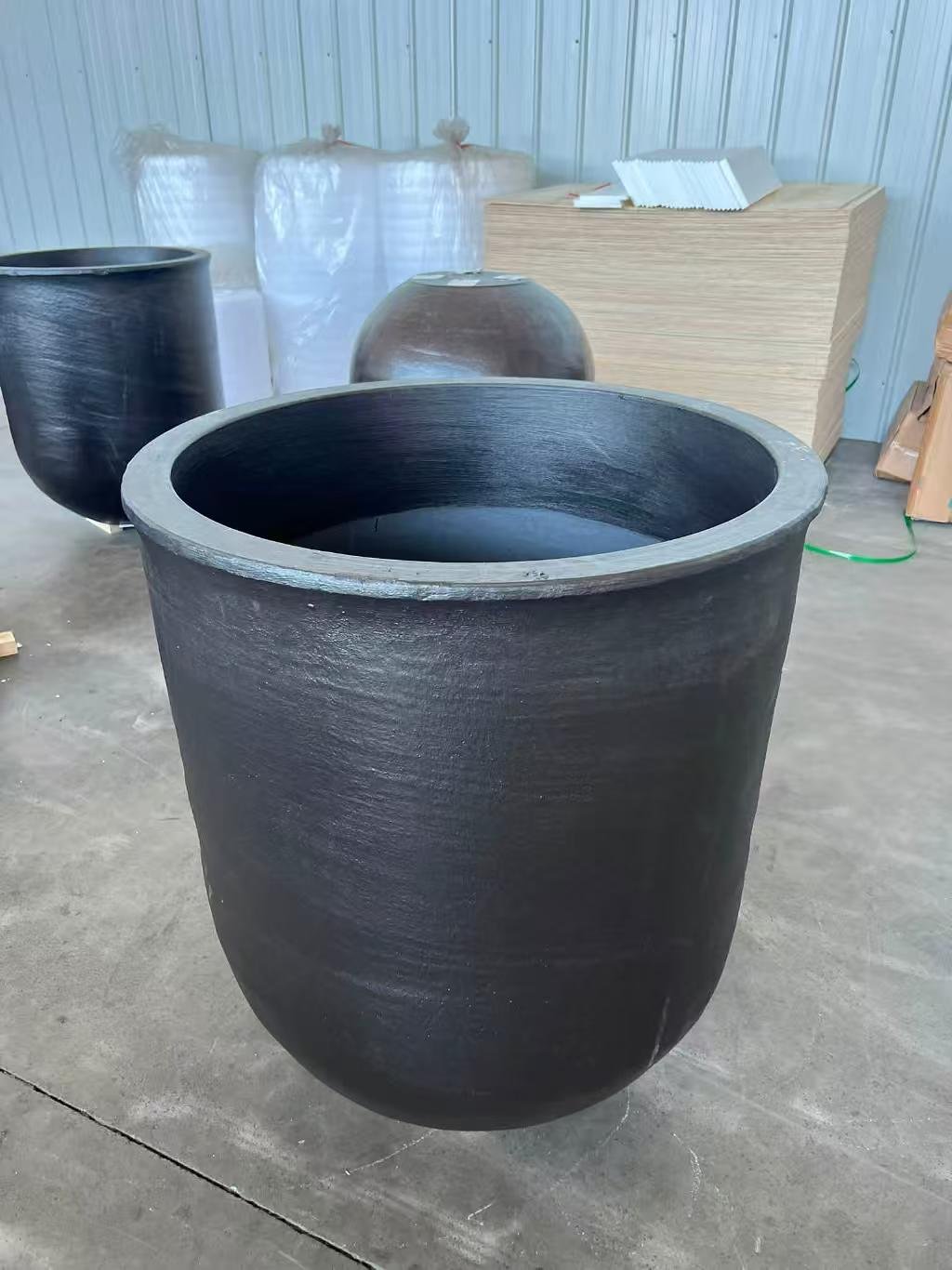 low slag adhesion graphite crucible